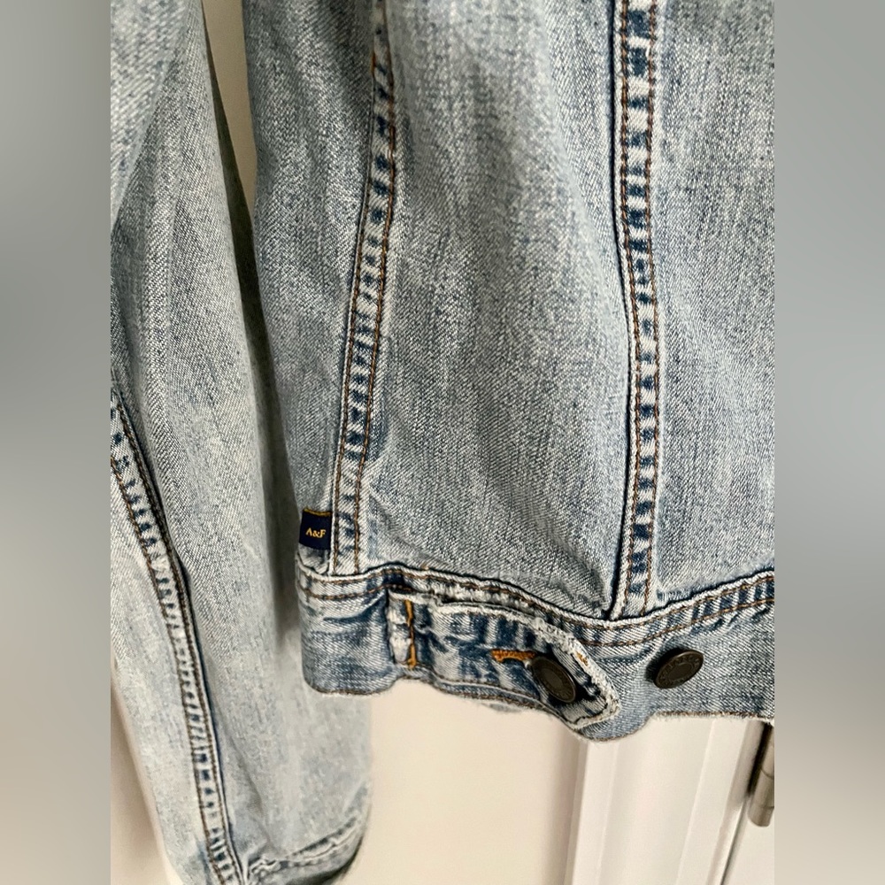 Abercrombie & Fitch AUTHENTIC VINTAGE Denim Women’s Jean Jacket | Size: Small - Picture 4 of 5